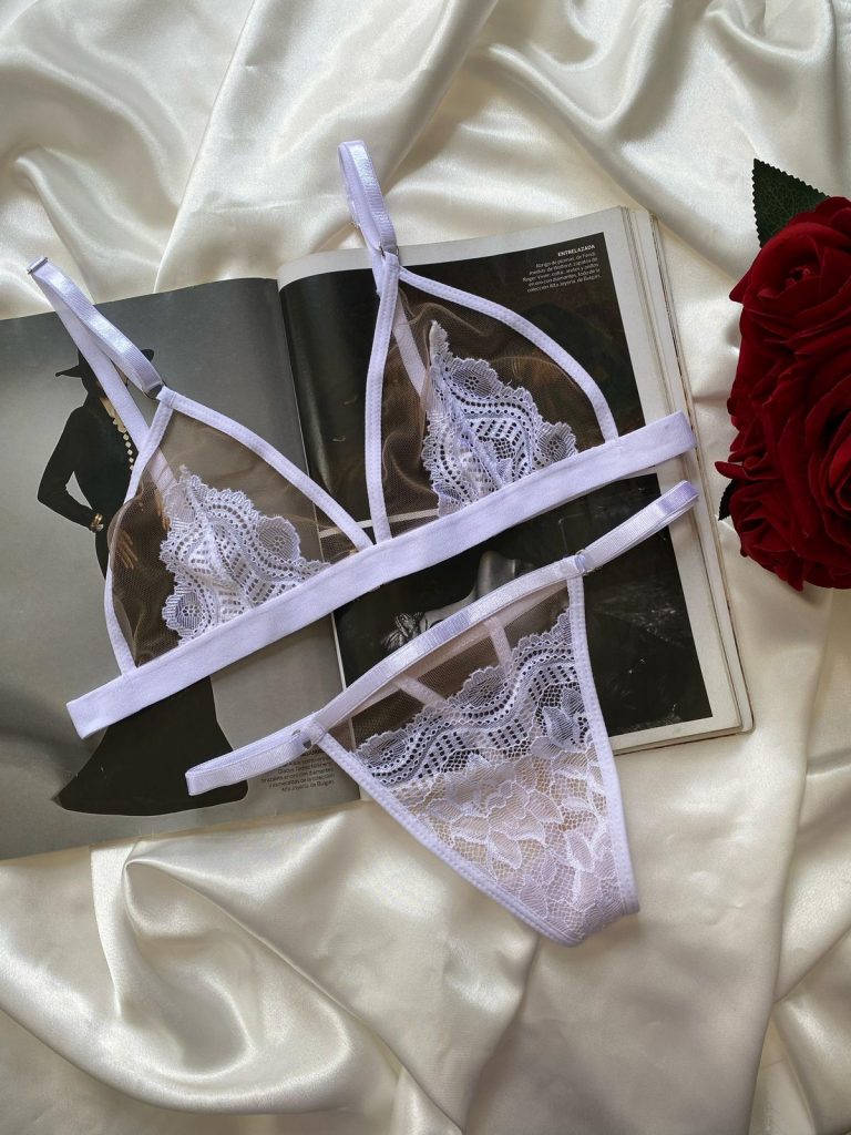conjunto basico de lenceria blanca