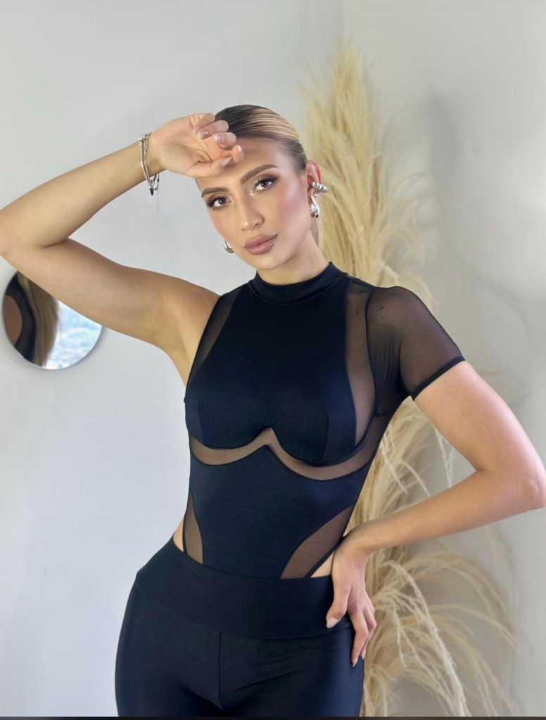 bodi en encaje negro